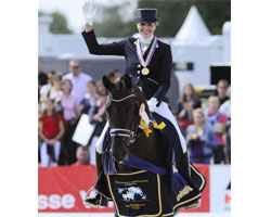 Der KWPN-Hengst Astrix von Obelisk/Olivi hat zum zweiten Mal nach 2010 mit Emmelie Scholtens (Niederlande) Gold bei den Weltmeisterschaften der Jungen Dressurpferde gewonnen. Foto: Frieler
